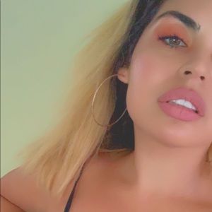 Meet your Posher, Mia